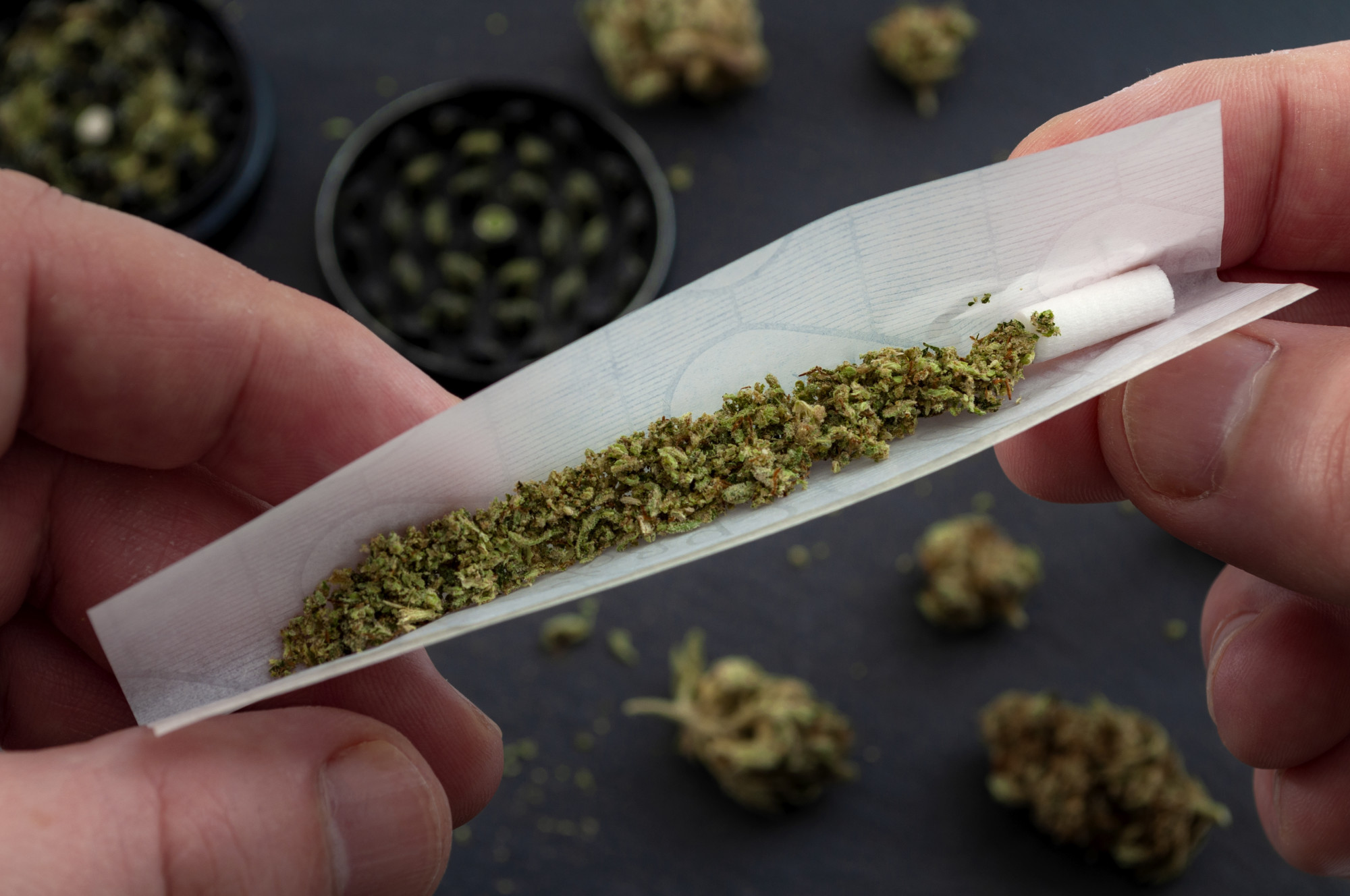 How to Roll a Blunt for Beginners in 5 Easy Steps